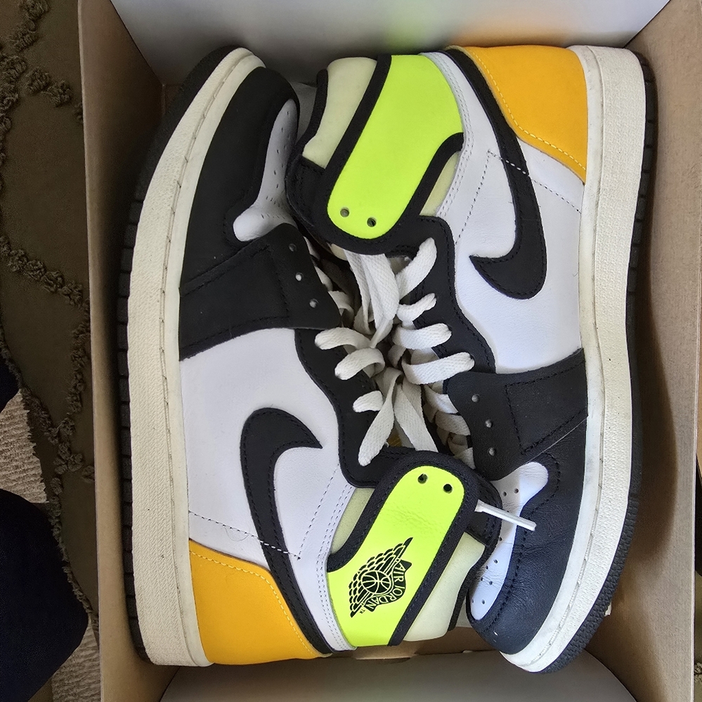 Nike Air Jordan 1 Retro High OG Black Yellow Neon Sneakers